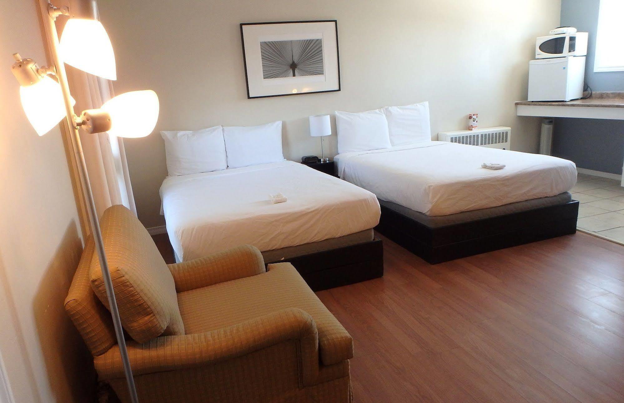 New Liskeard Wheel Inn Motel المظهر الخارجي الصورة