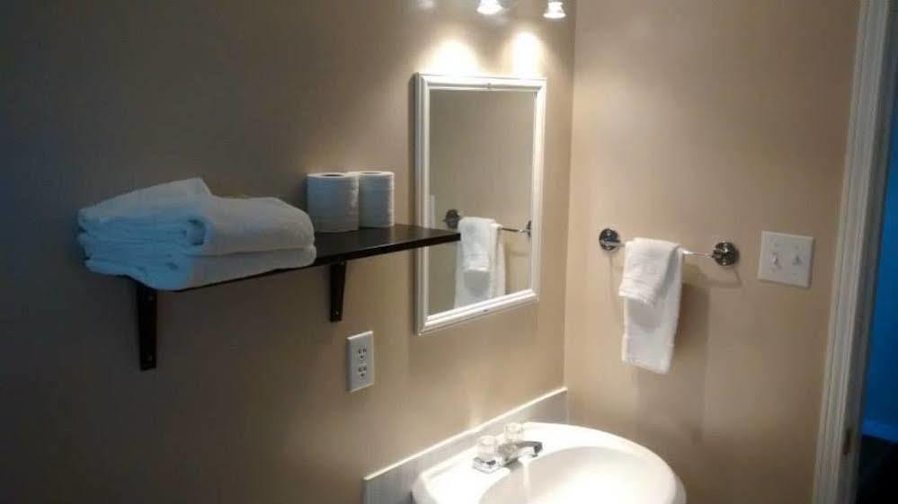 New Liskeard Wheel Inn Motel المظهر الخارجي الصورة