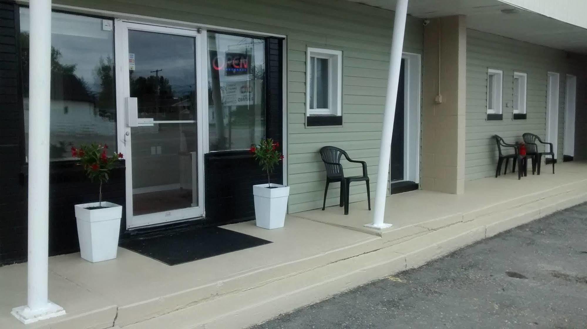 New Liskeard Wheel Inn Motel المظهر الخارجي الصورة